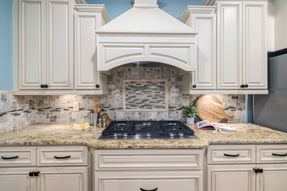 White shaker kitchen cabinets